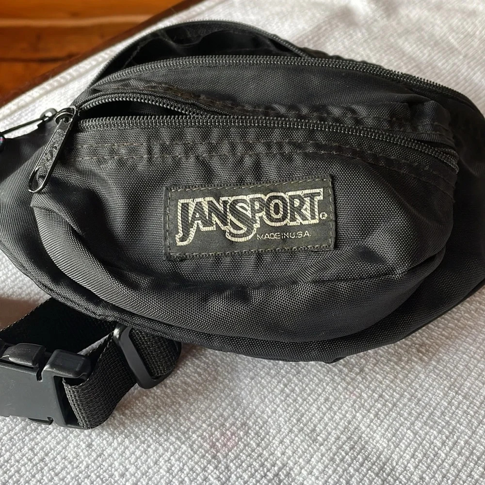 VTG 90’s Black Jansport Fannypack waist bag. Adjustable 2 zippered compartments